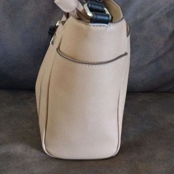 Liz Claiborne Crossbody Bag with Adjustable Strap and Front Pocket NWOT